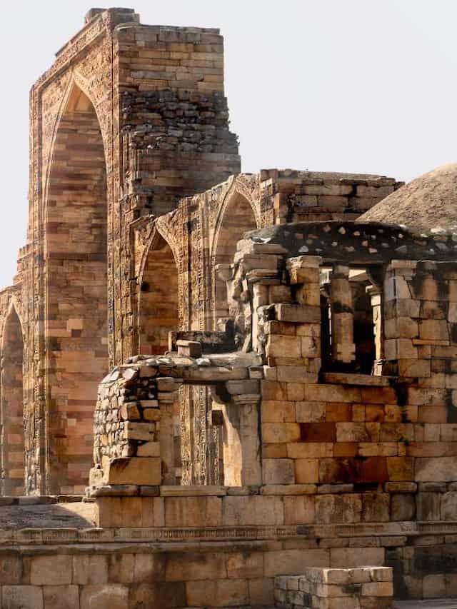 Ruins of Firozabad's Great Mosque, a historical site with crumbling walls and remnants of its grandeur.